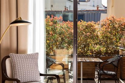 Le Parchamp Table, Rooftop & Bar