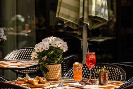 Le Parchamp Table, Rooftop & Bar
