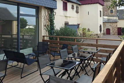 Le Podium - Café Coworking Studio