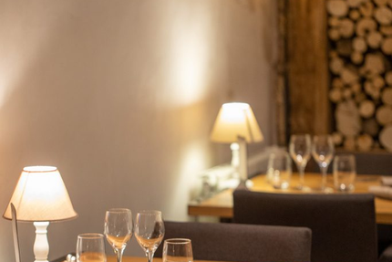 Restaurant A TABLE...