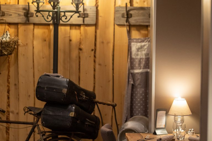 Restaurant A TABLE...