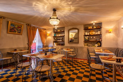 Restaurant La Cantina / Pinzzeria/ brasserie italienne