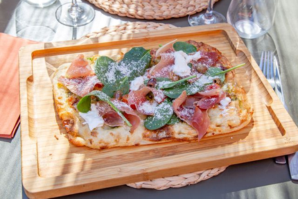 Restaurant La Cantina / Pinzzeria/ brasserie italienne