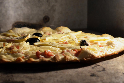 Le Monde À Sa Porte