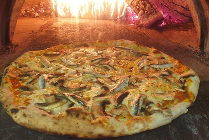 Pizza Pirate Au Feu De Bois