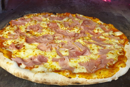 Pizza Pirate Au Feu De Bois