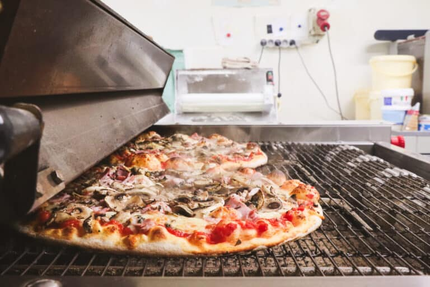 Pizza Tic Tac Pizza distributeur de Pizza à Plozévet 24/24 7/7