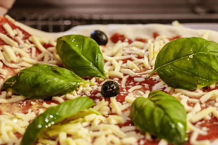 Distributeur de pizzas artisanales Monsieur Tomate 7j/7 et 24h/24 | A Emporter