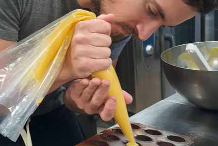 Julie dans la cuisine