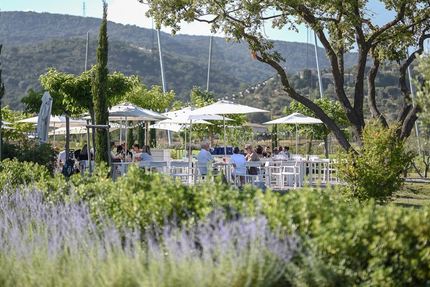 La TABLE des OLIVIERS