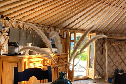 L'instant Yourte Restaurant en Hiver/ Logement insolite en été