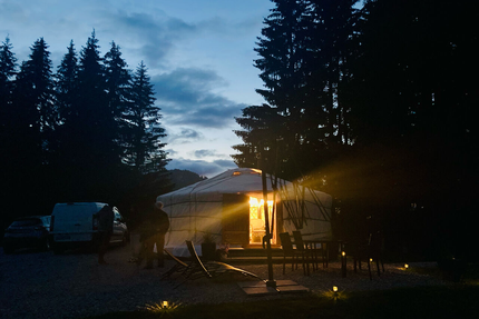 L'instant Yourte Restaurant en Hiver/ Logement insolite en été