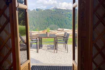 L'instant Yourte Restaurant en Hiver/ Logement insolite en été