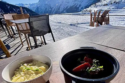 Tout Poudre Cantine Locale - Bar Restaurant d'altitude