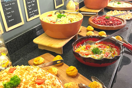 Au Buffet « Cuisine française à volonté »