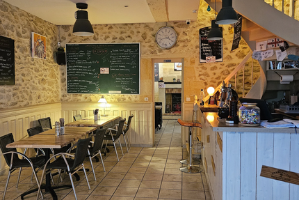 Le 7 passe à table. Restaurant & Bar a vin