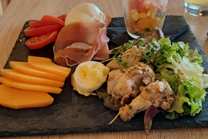 THE OLD SCHOOL TAVERN