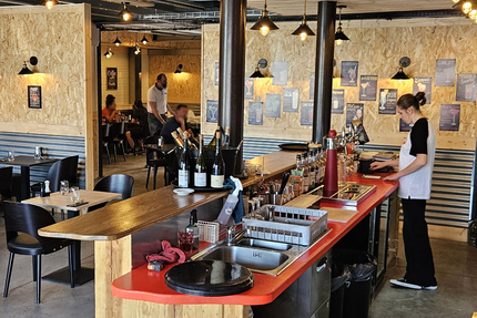 THE OLD SCHOOL TAVERN