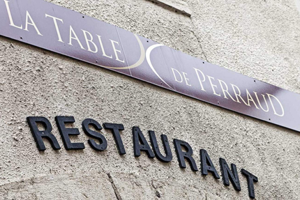 LA TABLE DE PERRAUD