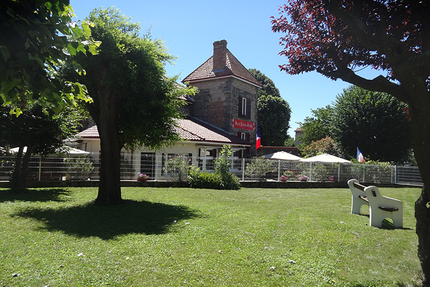 AUX BONS AMIS café restaurant