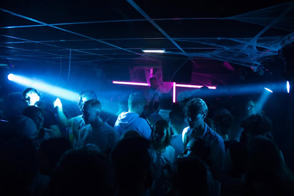 Le Donjon Lozère - Restaurant, Club & Bar