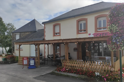 Cafe Du Village Fleuri