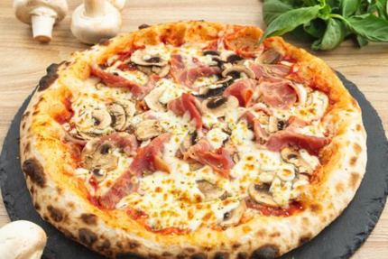 Wood Factory · Pizza au feu de bois, Halal