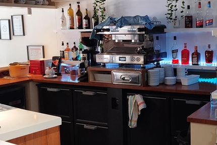 Le Petit Nice bar restaurant