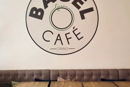 Green Bagel café