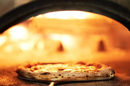 La pizza au feu de bois