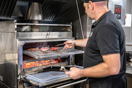 Tonton Gust Saint-Martin-de-Crau