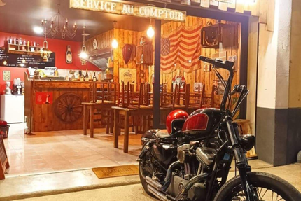 CHEZ CYRIL Home Burger