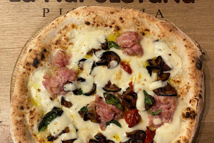 Pizzeria La Napoletana