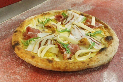 Pizza au feu de bois