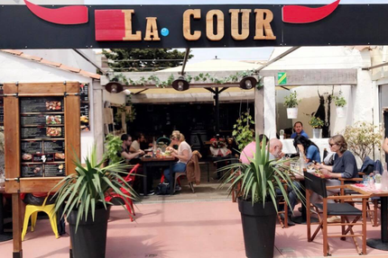 La cour