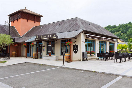 Le Pare-Faim. Restaurant Bar Brasserie avec grande terrasse - cuisine traditionnelle - produits frais et locaux