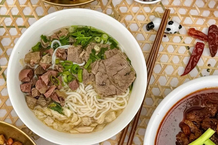 DR CHILI 陈记花溪牛肉粉