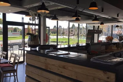 La Chaise au Plafond