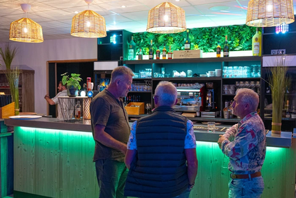 MELTING POTES Restaurant Lounge