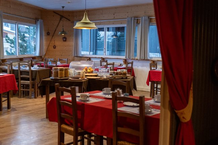 RESTAURANT LES PIVOTES