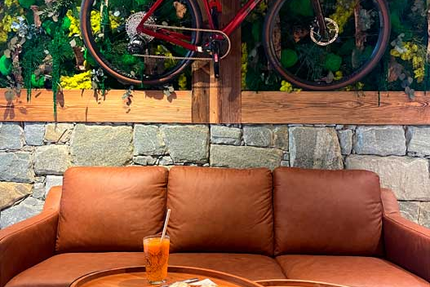 Bistro, vélo | Restaurant- Bar - Café | Alpes Aventures - La Clusaz