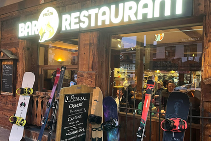 Le Pelican Bar Restaurant