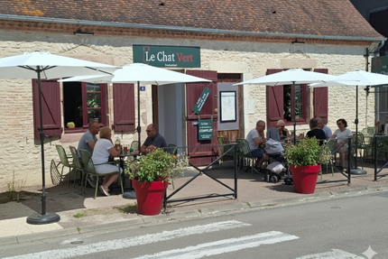 Le Chat Vert, Restaurant.