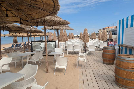 Les Pieds dans le Sable