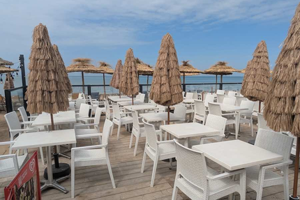 Les Pieds dans le Sable