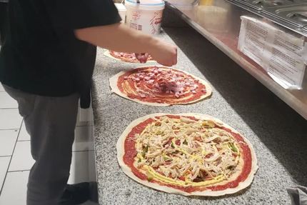 LE YAMI ( pizza, burger,plat maison) ,montendre