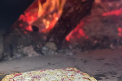 Hot wings pizzas ,cuisson au feu de bois,