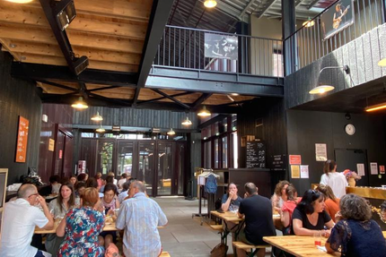 Les Cornichons, cantine de La Vapeur