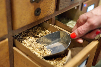 L'Herbe Rouge - Cave à vins vivants - Restaurant - Herboristerie - Epicerie