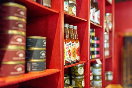 L'Herbe Rouge - Cave à vins vivants - Restaurant - Herboristerie - Epicerie